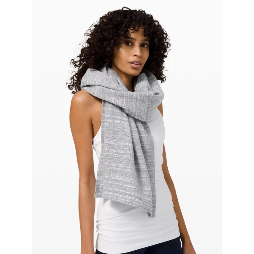 Lululemon Vinyasa Black & White Space Dye Scarf